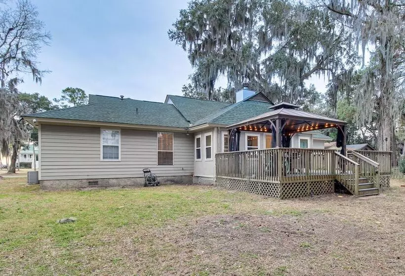 Serene Savannah Retreat W/ Waterfront Deck!