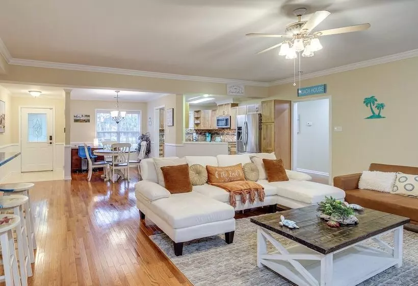 Serene Savannah Retreat W/ Waterfront Deck!