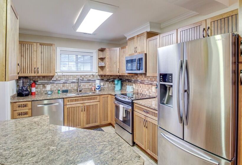 Serene Savannah Retreat W/ Waterfront Deck!