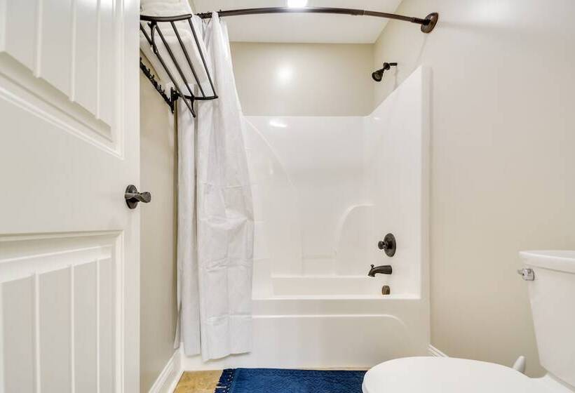 Spacious Home W/ Fireplace   Near Pinehurst Golf!