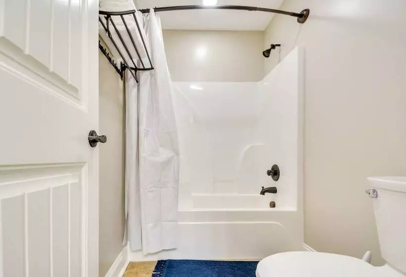 Spacious Home W/ Fireplace   Near Pinehurst Golf!