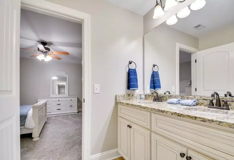 Spacious Home W/ Fireplace   Near Pinehurst Golf!