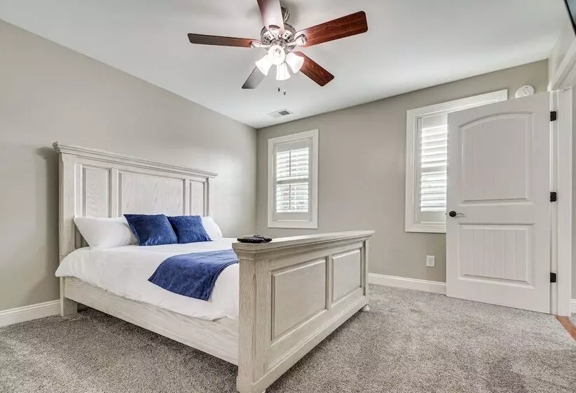 Spacious Home W/ Fireplace   Near Pinehurst Golf!