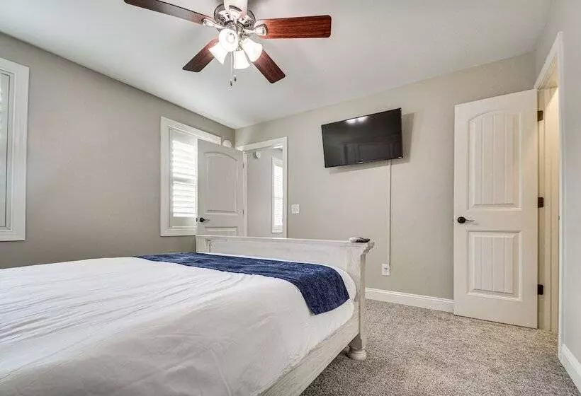 Spacious Home W/ Fireplace   Near Pinehurst Golf!