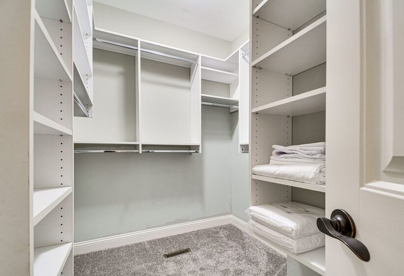 Spacious Home W/ Fireplace   Near Pinehurst Golf!