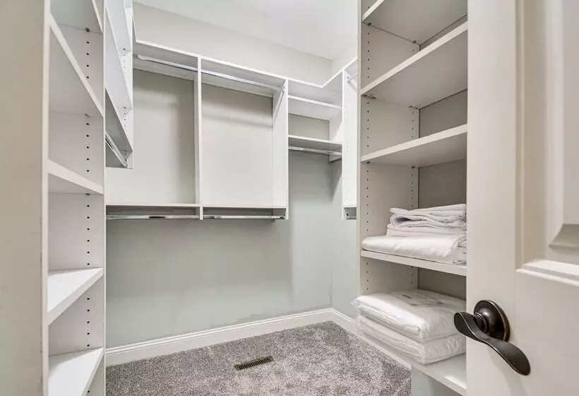 Spacious Home W/ Fireplace   Near Pinehurst Golf!