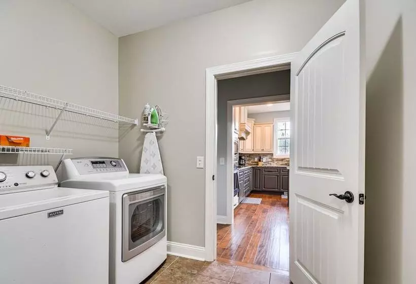 Spacious Home W/ Fireplace   Near Pinehurst Golf!