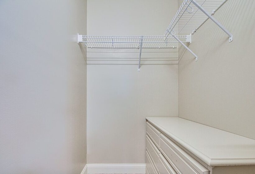 Spacious Home W/ Fireplace   Near Pinehurst Golf!