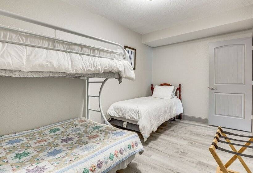 Waterfront Lake Of The Ozarks Home W/ Private Dock