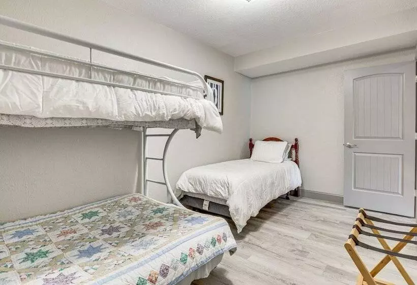 Waterfront Lake Of The Ozarks Home W/ Private Dock