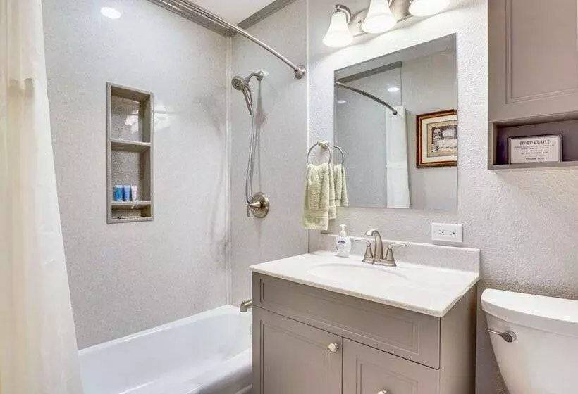 Waterfront Lake Of The Ozarks Home W/ Private Dock