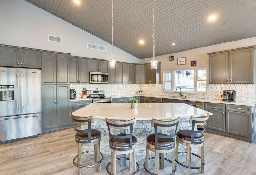 Waterfront Lake Of The Ozarks Home W/ Private Dock