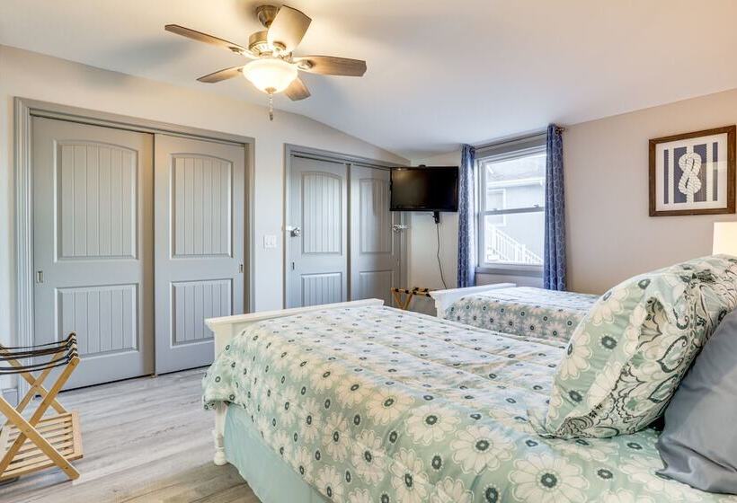 Waterfront Lake Of The Ozarks Home W/ Private Dock