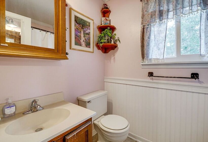 Wilmington Getaway Near Carolina Beach Boardwalk!