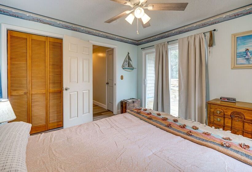 Wilmington Getaway Near Carolina Beach Boardwalk!