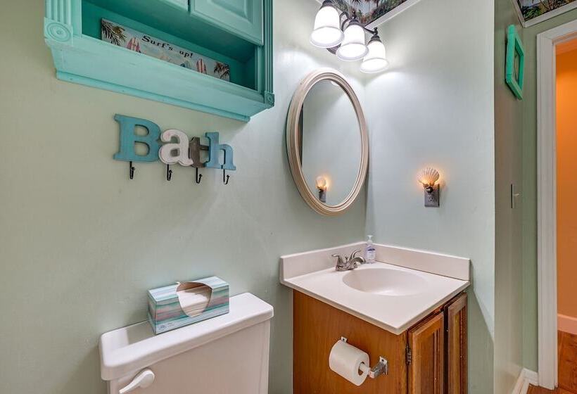 Wilmington Getaway Near Carolina Beach Boardwalk!