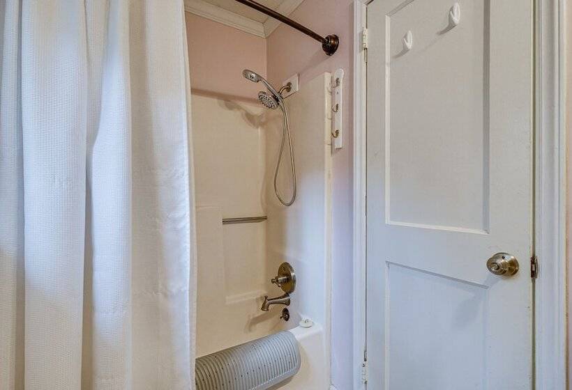 Wilmington Getaway Near Carolina Beach Boardwalk!