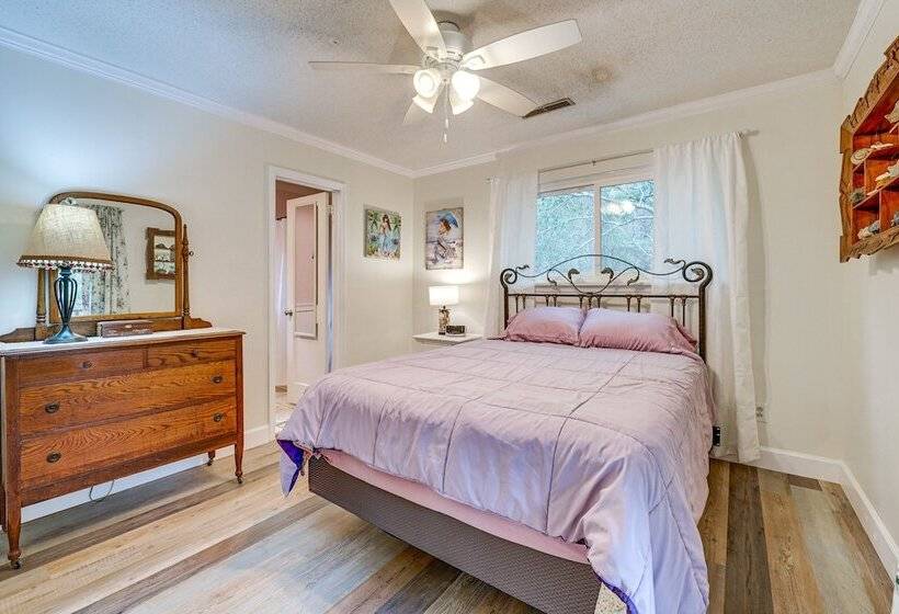 Wilmington Getaway Near Carolina Beach Boardwalk!