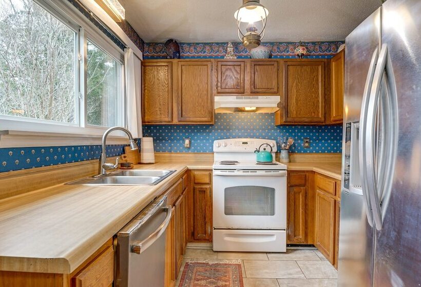 Wilmington Getaway Near Carolina Beach Boardwalk!