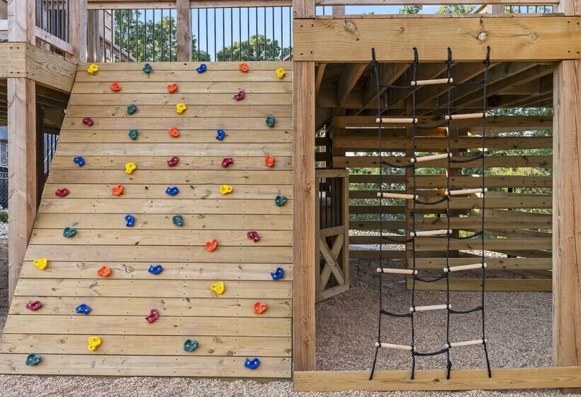 A Birds Eye Bridge View 5 Bdr W/ Private Hot Tub