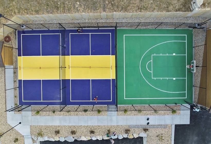 A Birds Eye Bridge View 5 Bdr W/ Private Hot Tub