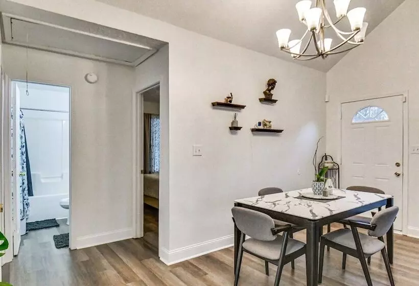 Athens Home W/ Deck, 1 Mi To Downtown!