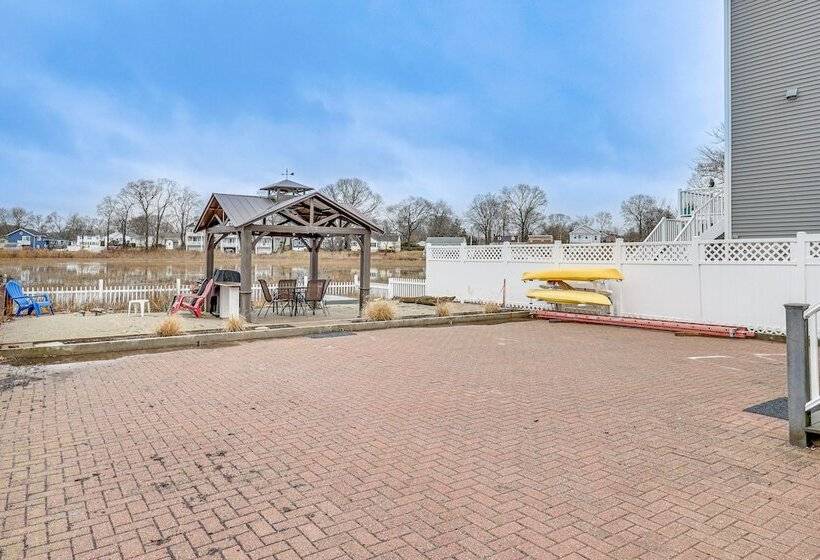 Bright Milford Beach House W/ Outdoor Shower