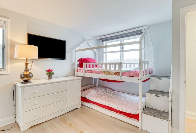 Bright Milford Beach House W/ Outdoor Shower