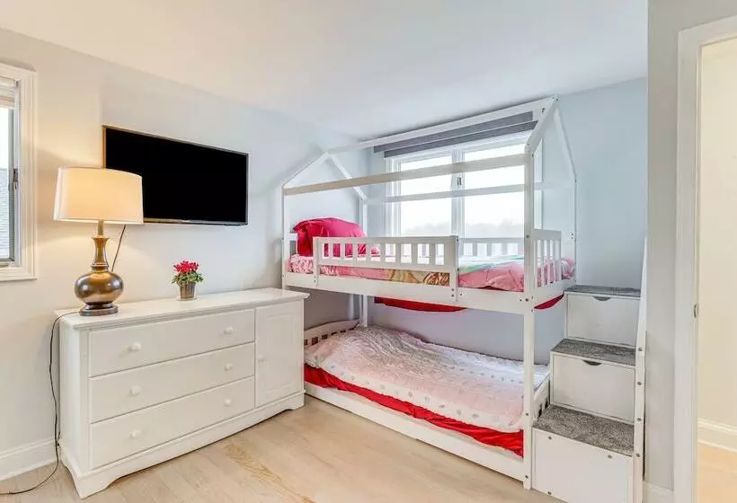 Bright Milford Beach House W/ Outdoor Shower