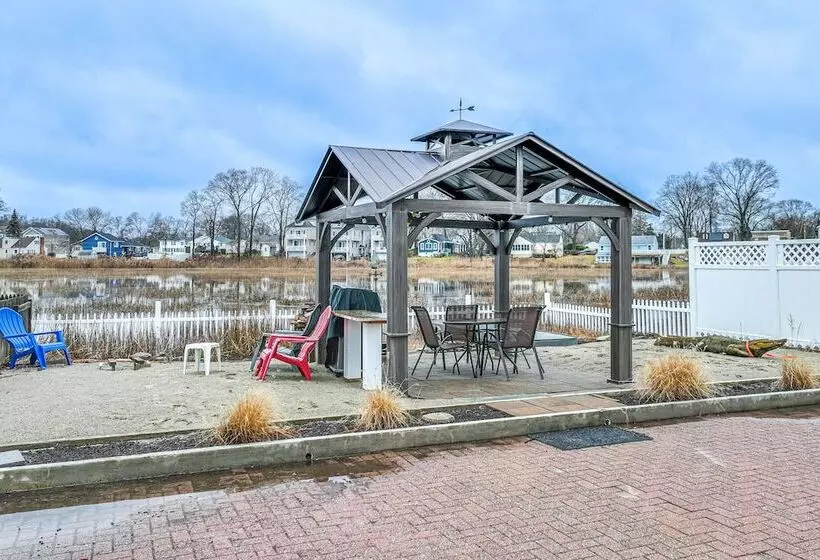 Bright Milford Beach House W/ Outdoor Shower
