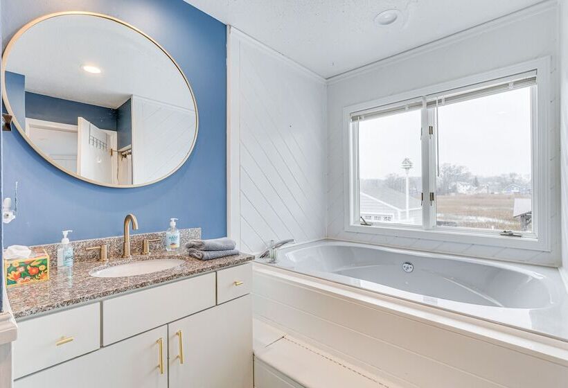 Bright Milford Beach House W/ Outdoor Shower