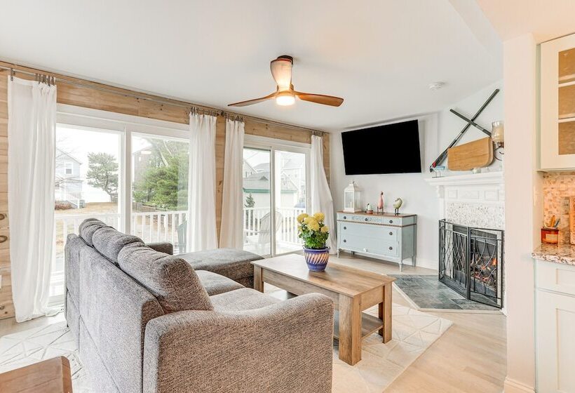 Bright Milford Beach House W/ Outdoor Shower