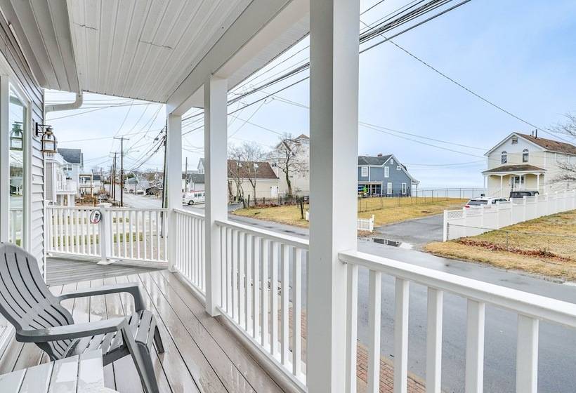 Bright Milford Beach House W/ Outdoor Shower