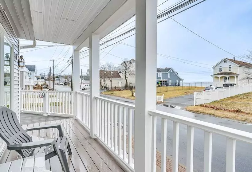 Bright Milford Beach House W/ Outdoor Shower