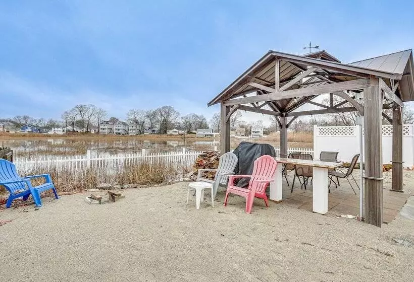 Bright Milford Beach House W/ Outdoor Shower