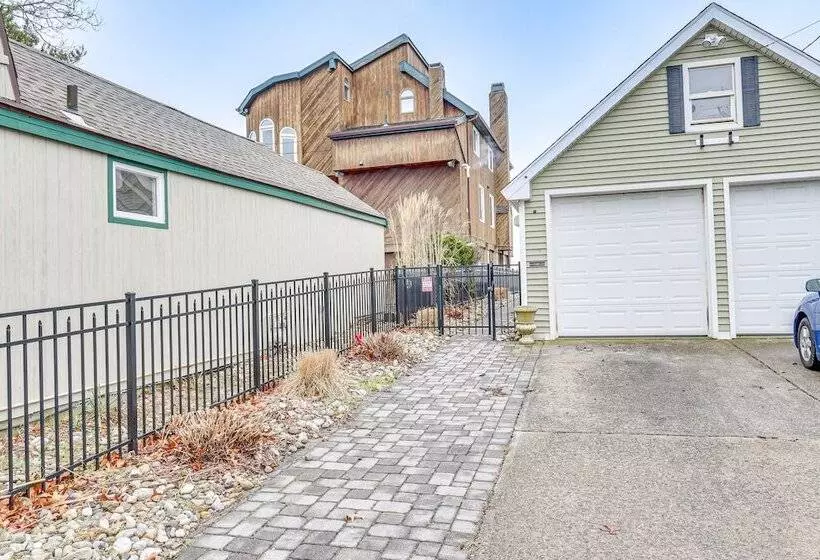 Bright Milford Beach House W/ Outdoor Shower
