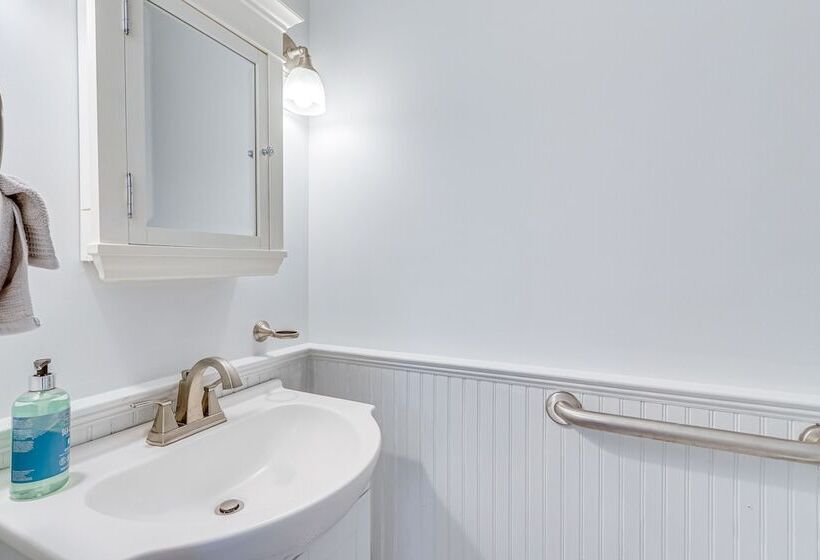 Bright Milford Beach House W/ Outdoor Shower