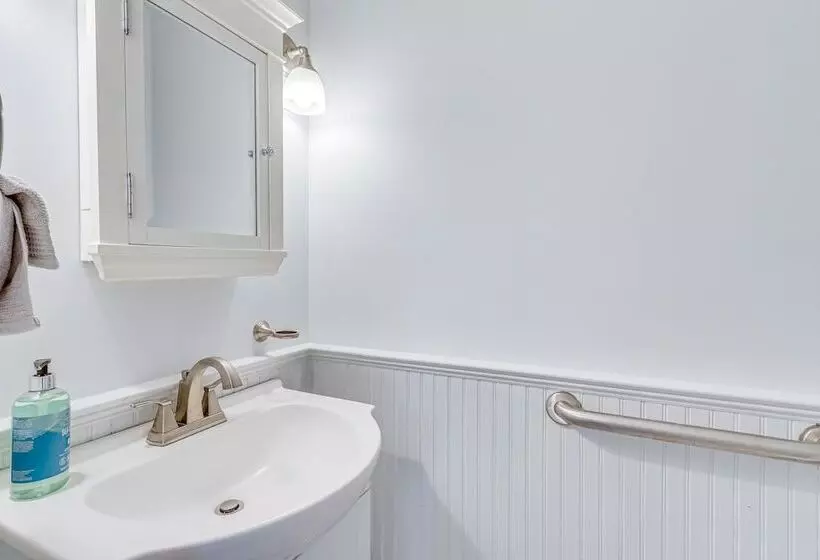 Bright Milford Beach House W/ Outdoor Shower