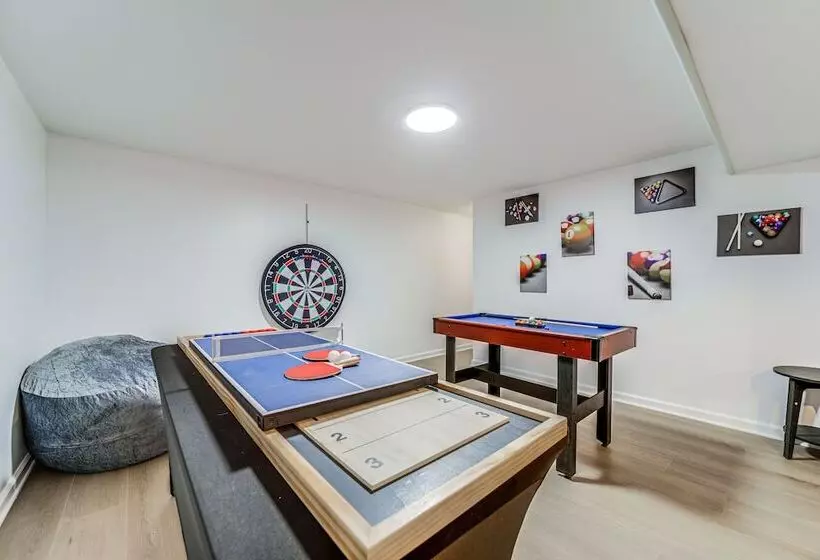 Cozy Log Cabin In Canton: Close To Hikes!