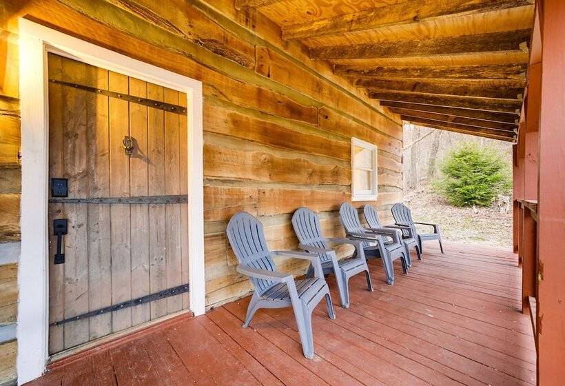 Cozy Log Cabin In Canton: Close To Hikes!