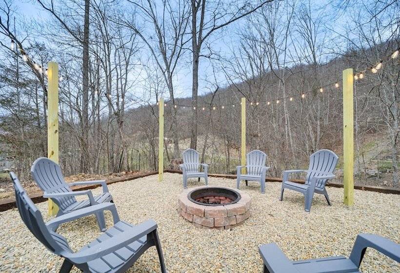 Cozy Log Cabin In Canton: Close To Hikes!