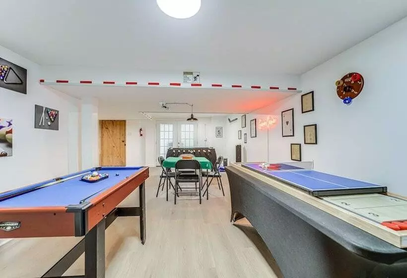 Cozy Log Cabin In Canton: Close To Hikes!