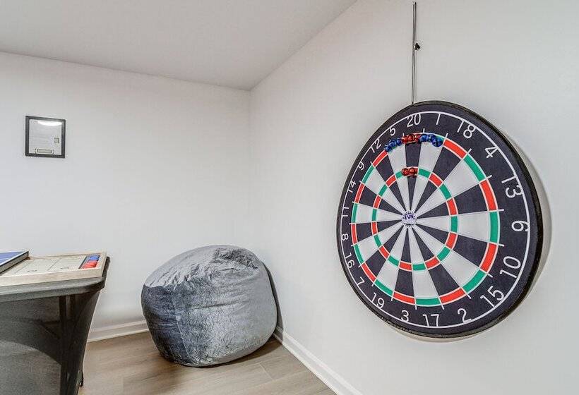 Cozy Log Cabin In Canton: Close To Hikes!