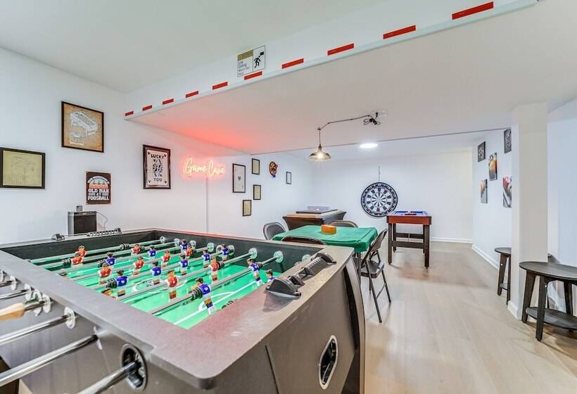 Cozy Log Cabin In Canton: Close To Hikes!