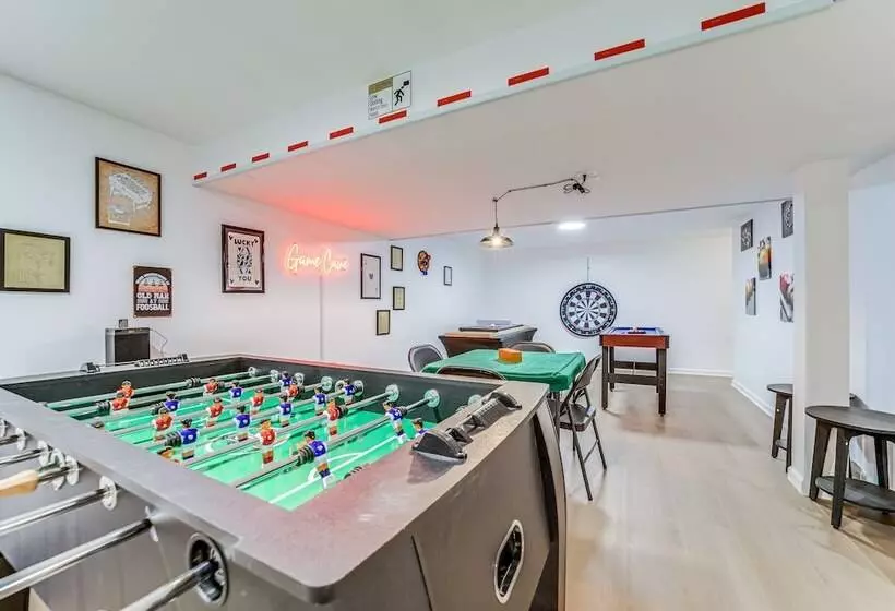 Cozy Log Cabin In Canton: Close To Hikes!