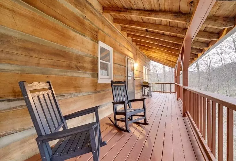 Cozy Log Cabin In Canton: Close To Hikes!