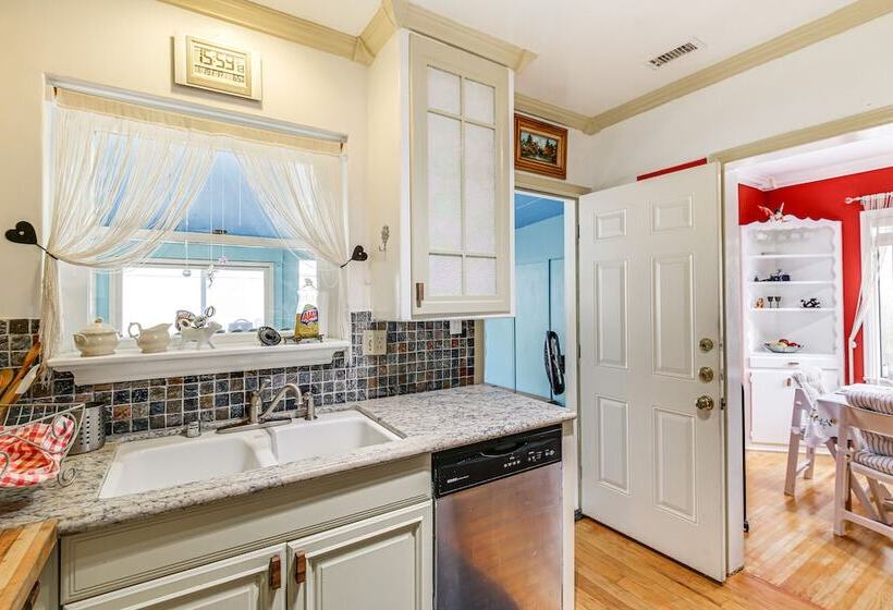 Gardena Vacation Rental: 5 Mi To Manhattan Beach!