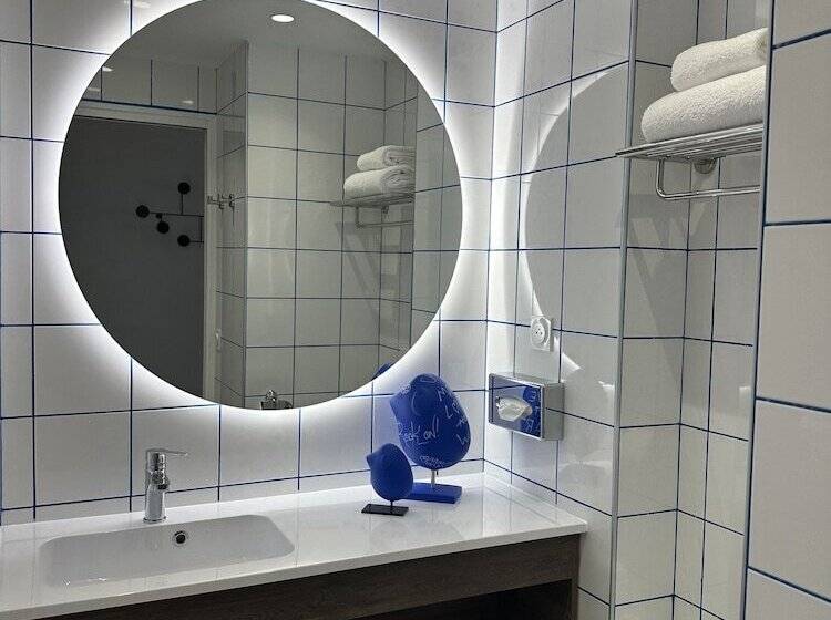 هتل Dali Hôtel Montauban