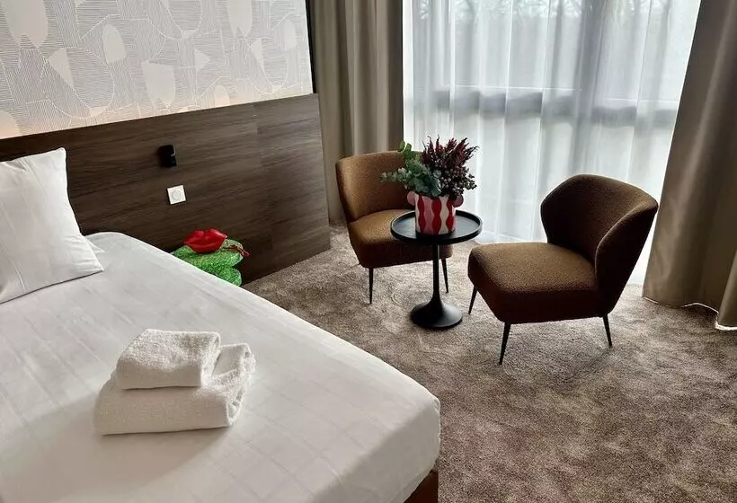 ホテル Dali Hôtel Montauban