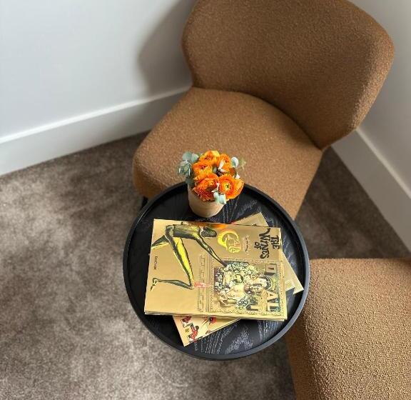 هتل Dali Hôtel Montauban